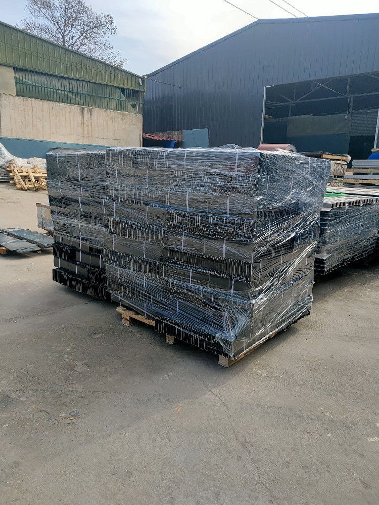 1756460677203553.jpg 鹏航金属瓦